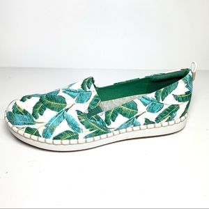 Clarks Women’s Step‎ Glow Jade Sneakers Size 8M